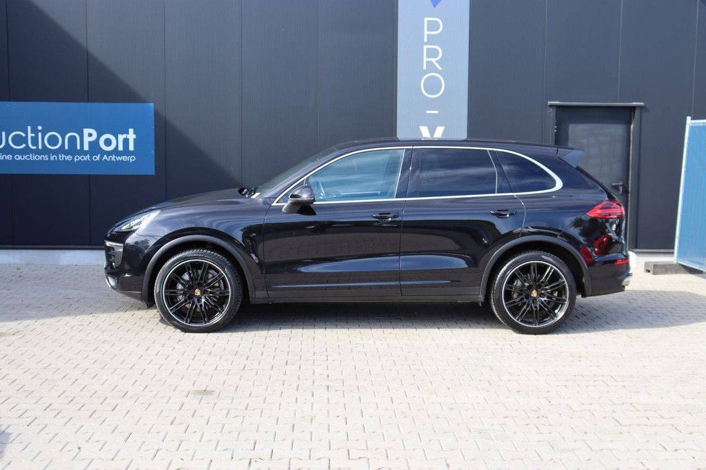 SUV Porsche Cayenne S Diesel 2015 (Marge)