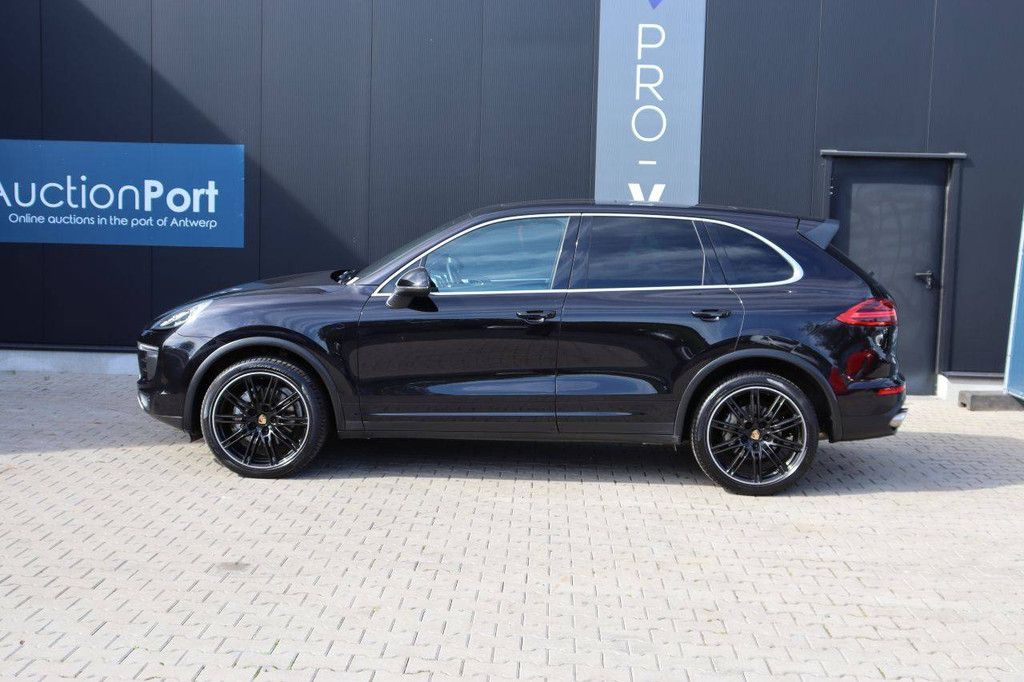 SUV Porsche Cayenne S Diesel 2015 (Marge)