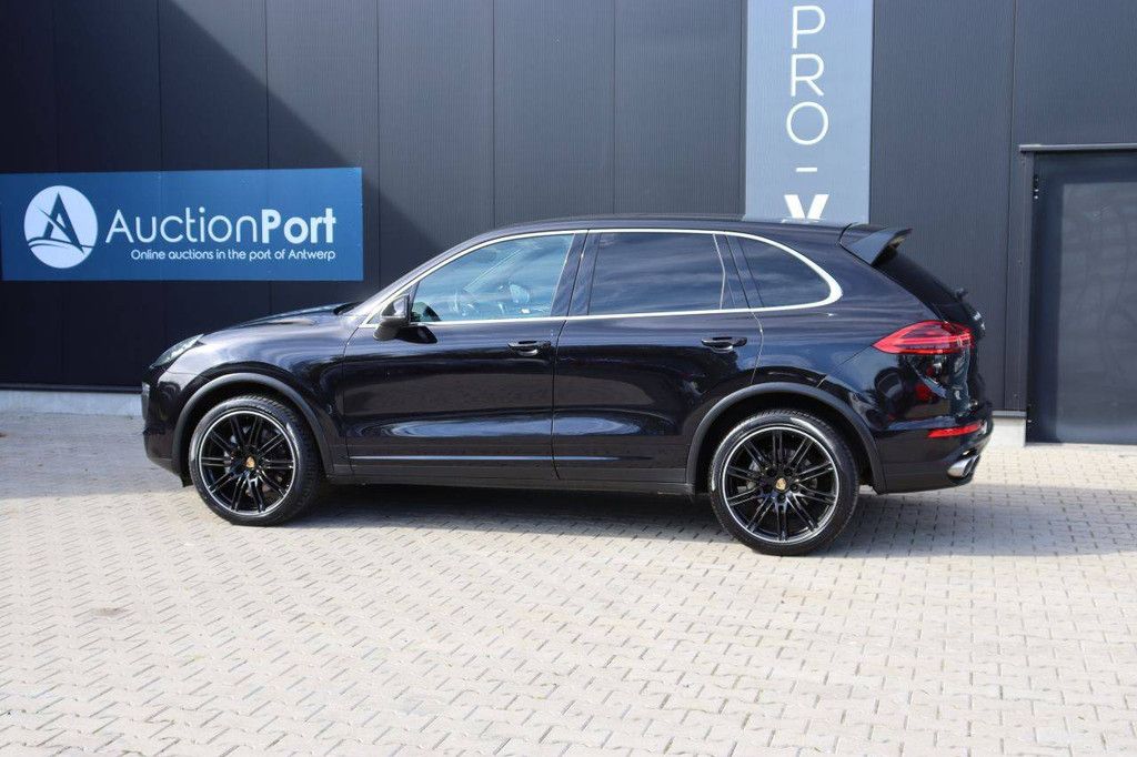 SUV Porsche Cayenne S Diesel 2015 (Marge)