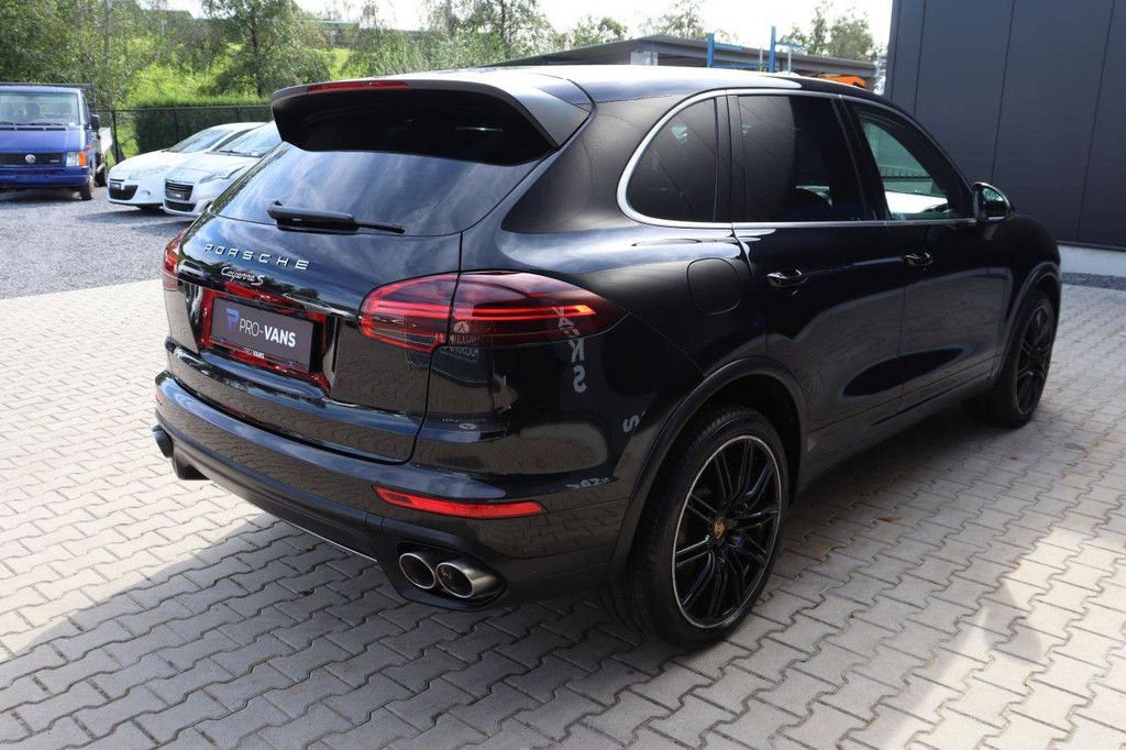 SUV Porsche Cayenne S Diesel 2015 (Marge)