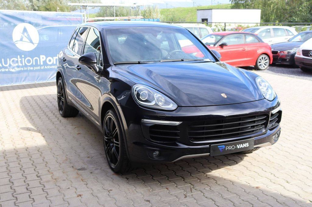 SUV Porsche Cayenne S Diesel 2015 (Marge)