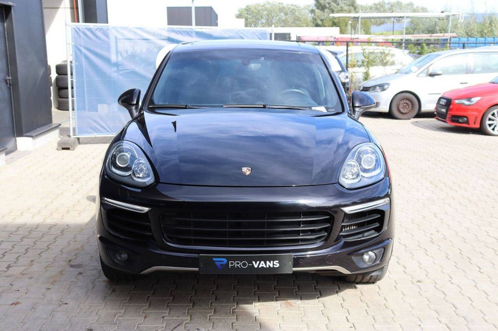 SUV Porsche Cayenne S Diesel 2015 (Marge)