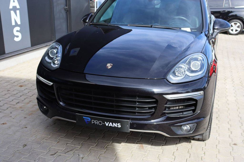 SUV Porsche Cayenne S Diesel 2015 (Marge)