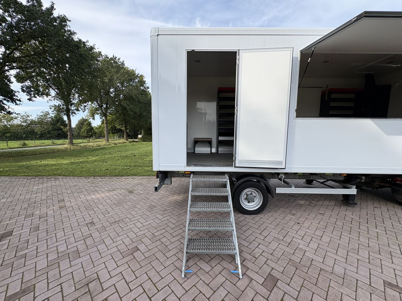 Be oplegger KUIPER 5 ton GESLOTEN WURTH inrichting Kast