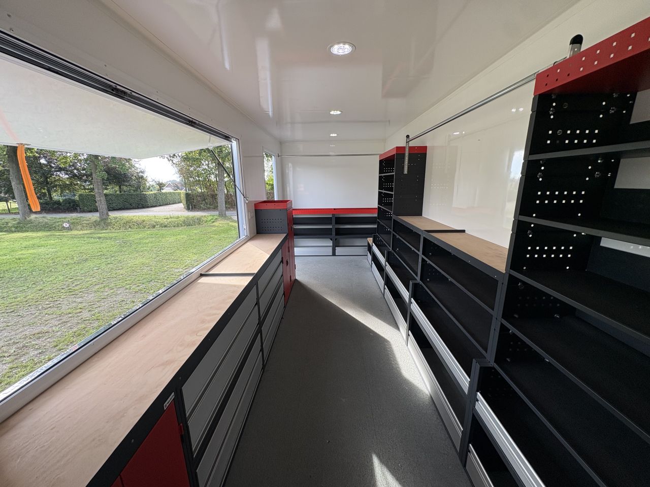 Be oplegger KUIPER 5 ton GESLOTEN WURTH inrichting Kast