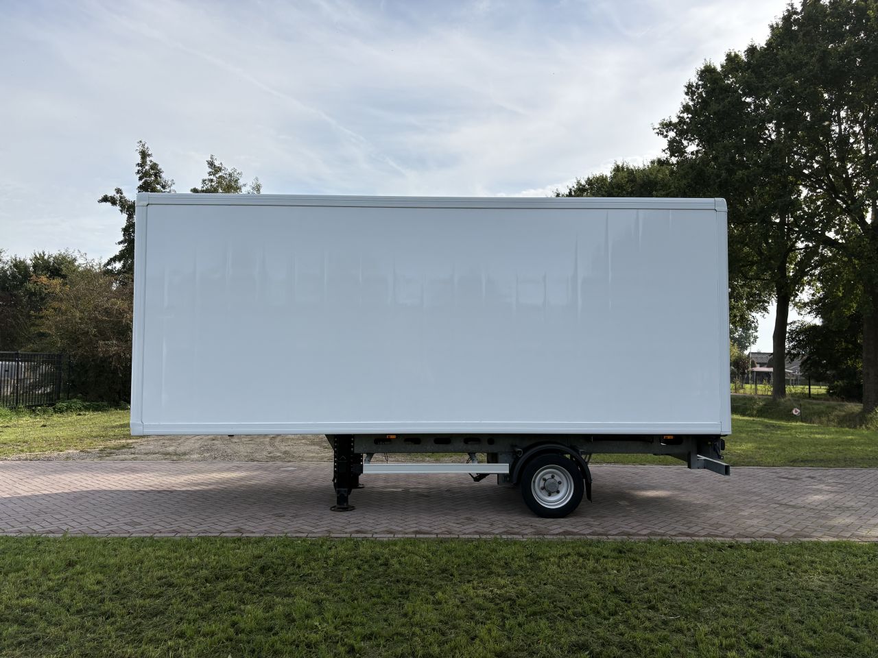 Be oplegger KUIPER 5 ton GESLOTEN WURTH inrichting Kast