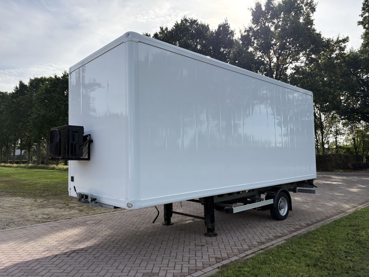 Be oplegger KUIPER 5 ton GESLOTEN WURTH inrichting Kast