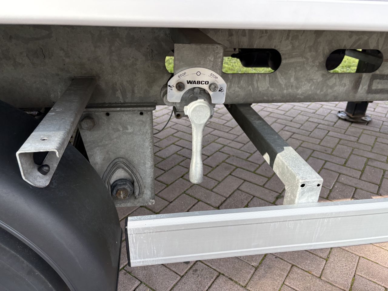 Be oplegger KUIPER 5 ton GESLOTEN WURTH inrichting Kast