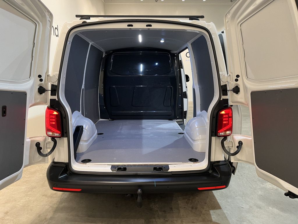 Volkswagen Transporter 2.0 TDI L1H1 / Euro 6 / Airco / CarPlay / Cruise Control / Trekhaak / PDC / 3-Zits