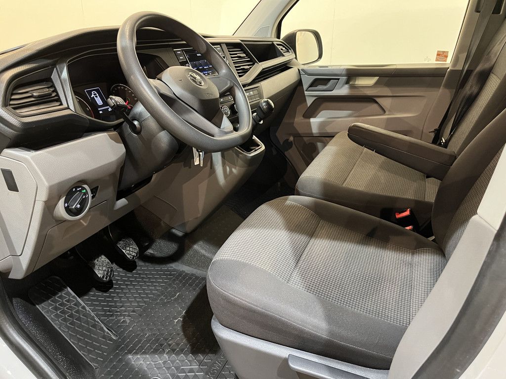 Volkswagen Transporter 2.0 TDI L1H1 / Euro 6 / Airco / CarPlay / Cruise Control / Trekhaak / PDC / 3-Zits