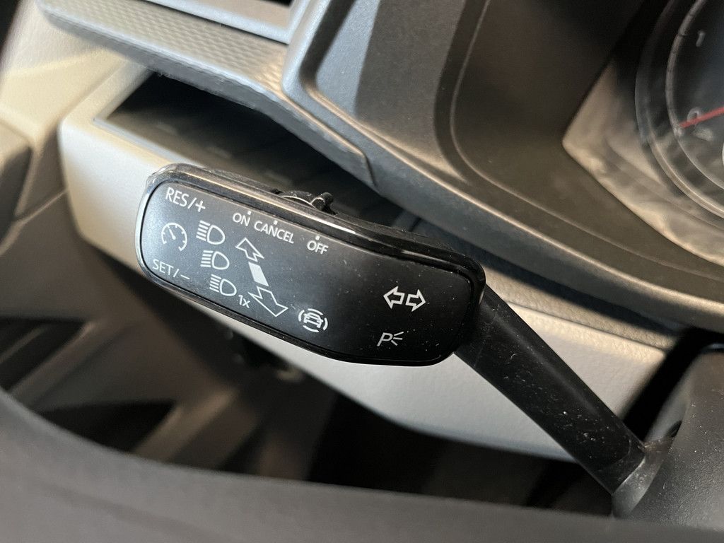 Volkswagen Transporter 2.0 TDI L1H1 / Euro 6 / Airco / CarPlay / Cruise Control / Trekhaak / PDC / 3-Zits