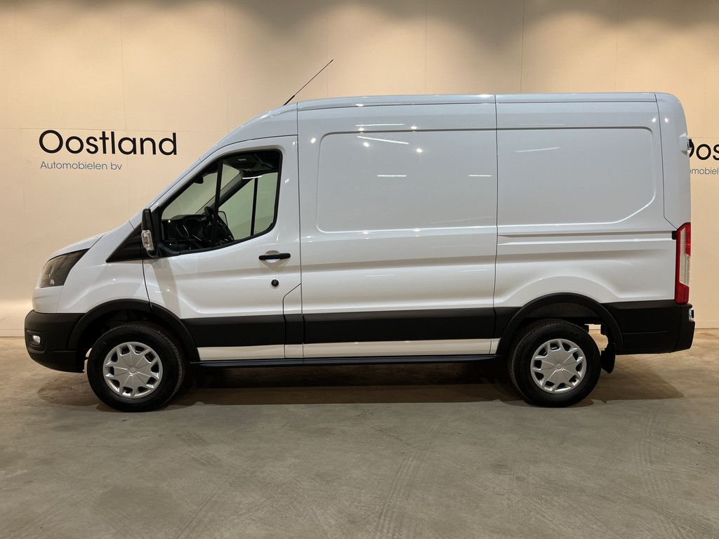 Ford E-Transit 390 (3500 kg) L2H2 Trend 68 kWh / 100% Elektrisch !! / Airco / Cruise Control / CarPlay / PDC / Navigatie / 3-Zits / 1.135 KM !!