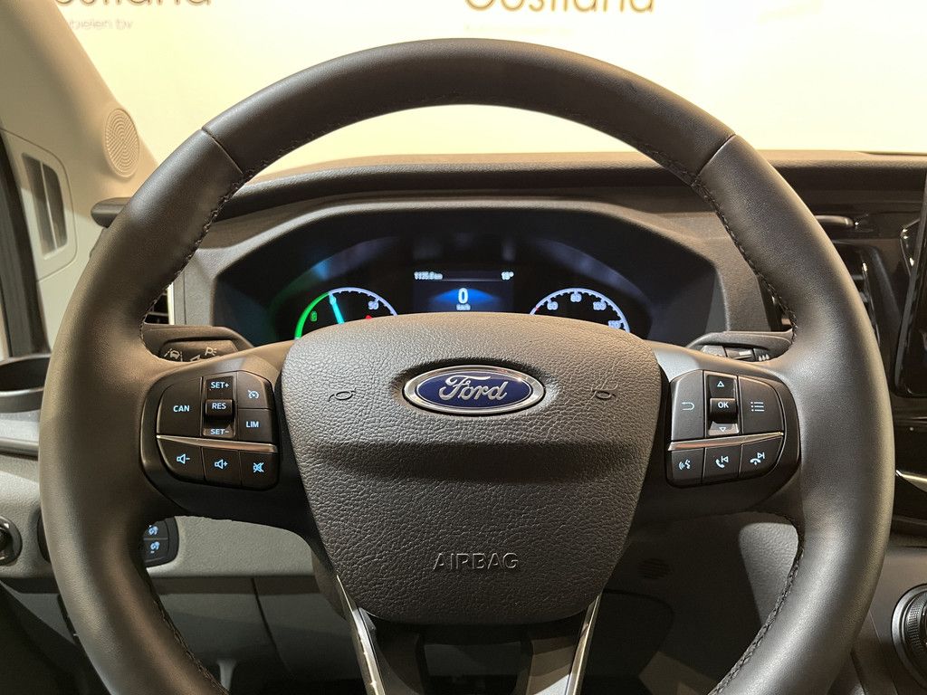 Ford E-Transit 390 (3500 kg) L2H2 Trend 68 kWh / 100% Elektrisch !! / Airco / Cruise Control / CarPlay / PDC / Navigatie / 3-Zits / 1.135 KM !!