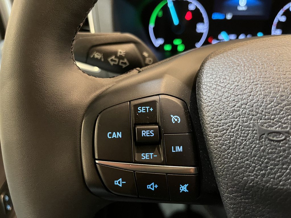 Ford E-Transit 390 (3500 kg) L2H2 Trend 68 kWh / 100% Elektrisch !! / Airco / Cruise Control / CarPlay / PDC / Navigatie / 3-Zits / 1.135 KM !!