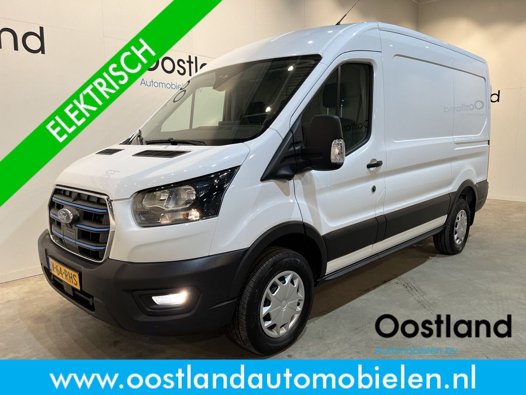 Ford E-Transit 390 (3500 kg) L2H2 Trend 68 kWh / 100% Elektrisch !! / Airco / Cruise Control / CarPlay / 360 Camera / Navigatie / 3-Zits / 622 KM !!