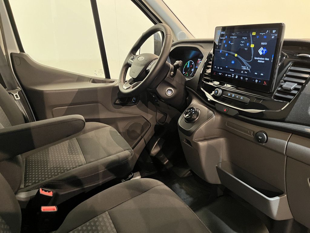 Ford E-Transit 390 (3500 kg) L2H2 Trend 68 kWh / 100% Elektrisch !! / Airco / Cruise Control / CarPlay / 360 Camera / Navigatie / 3-Zits / 622 KM !!