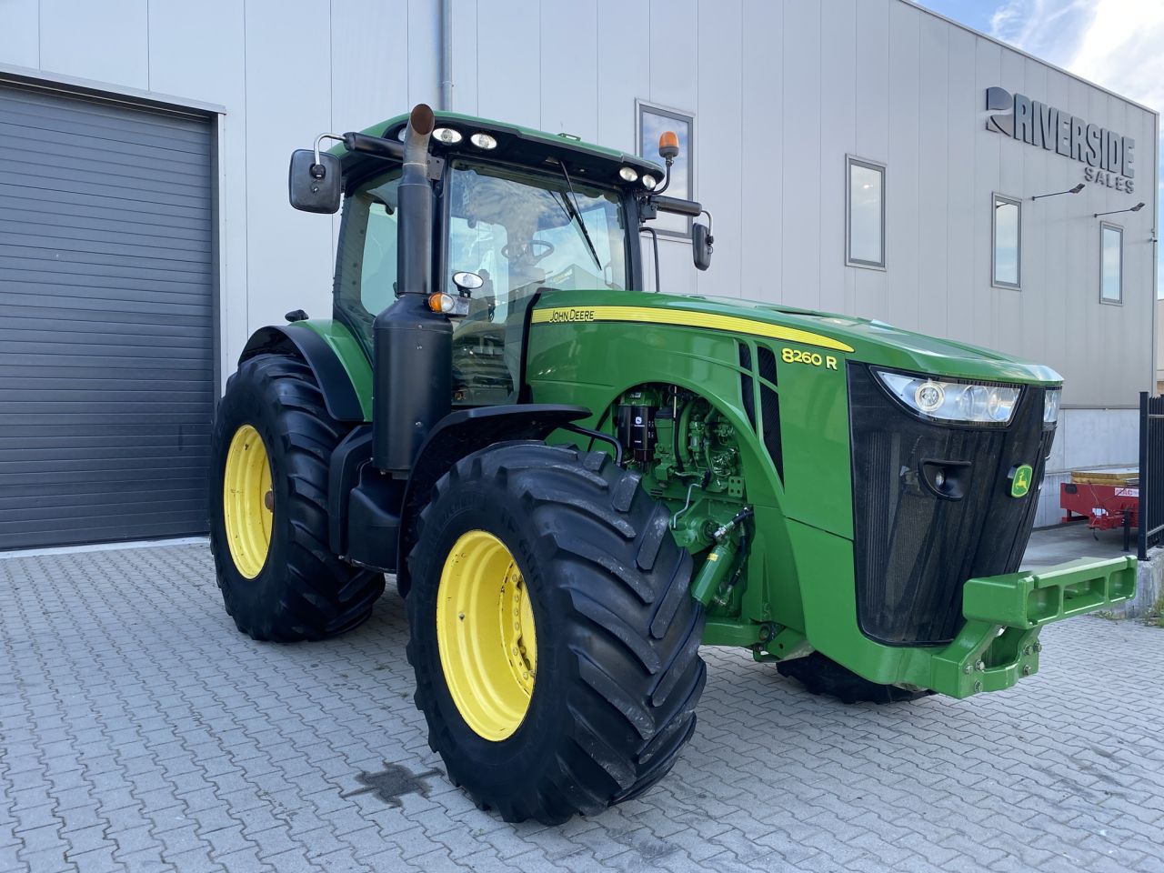 John Deere 8260R