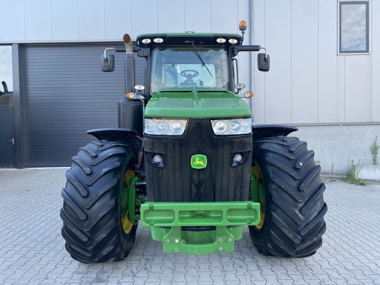 John Deere 8260R