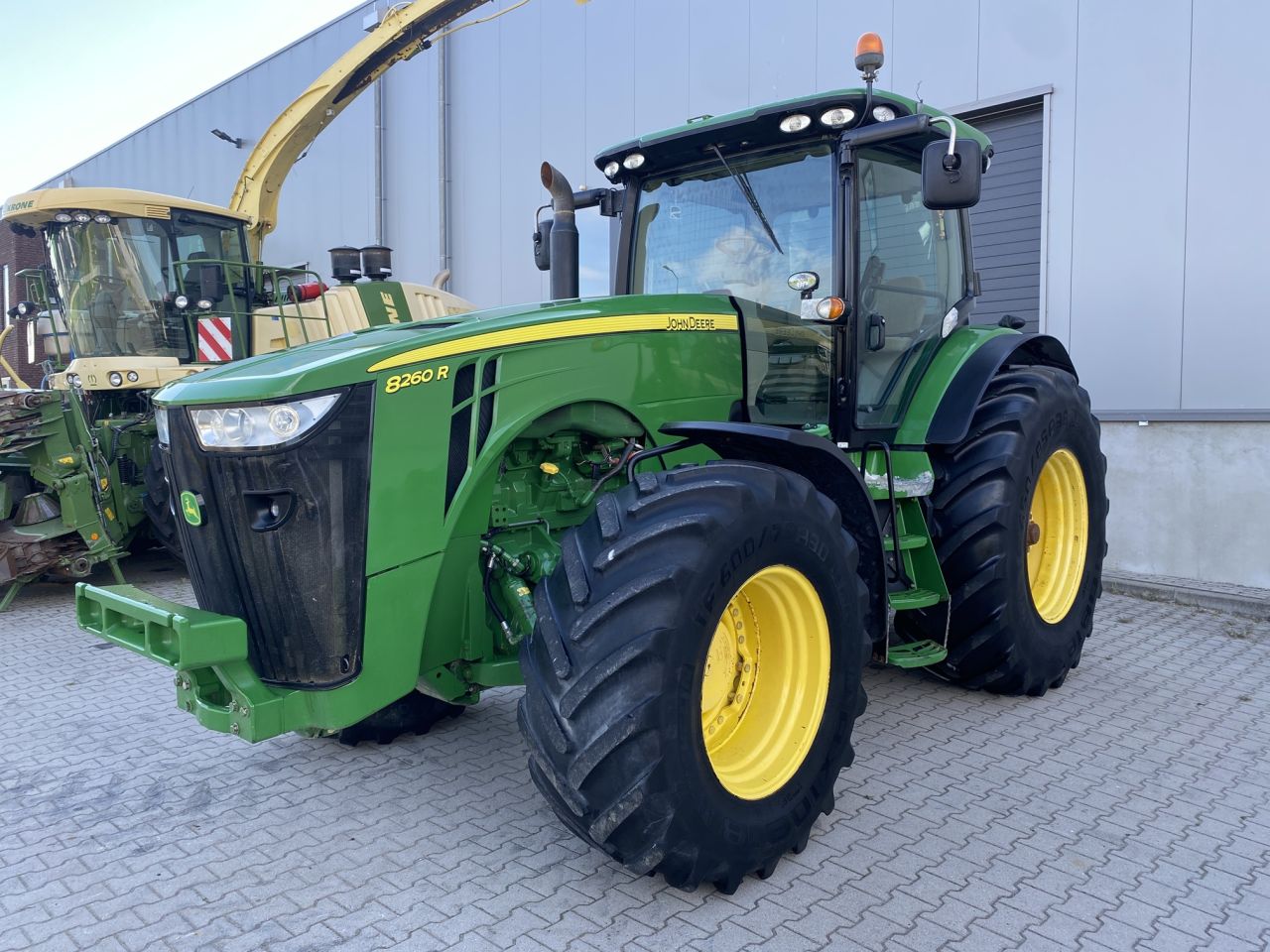 John Deere 8260R