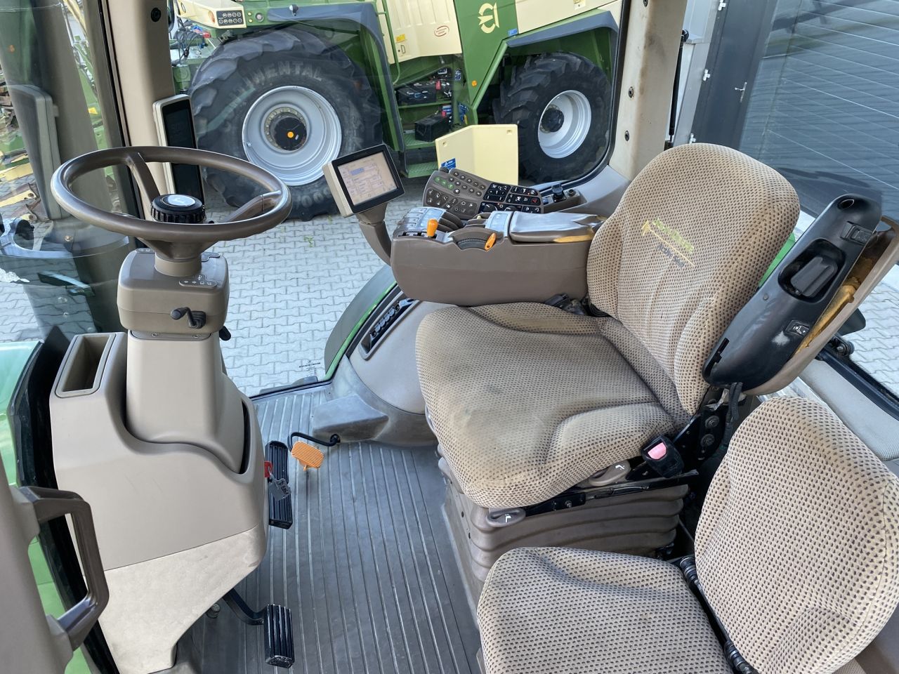 John Deere 8260R