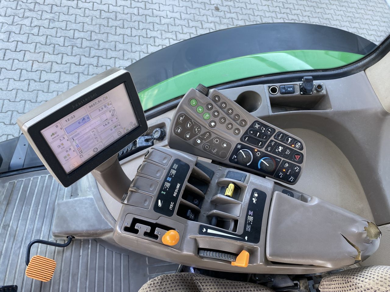 John Deere 8260R