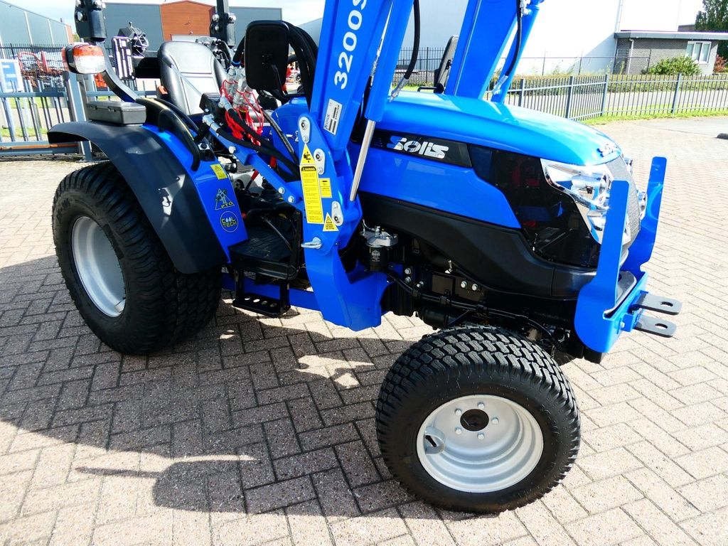 Solis 26 4wd / 00018 Draaiuren / Voorlader