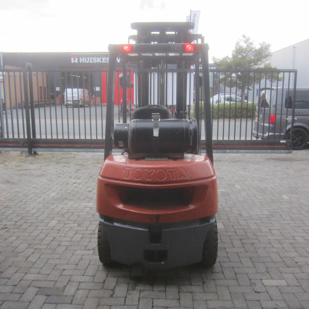Toyota FG25, LPG gas, triplex, side shift.