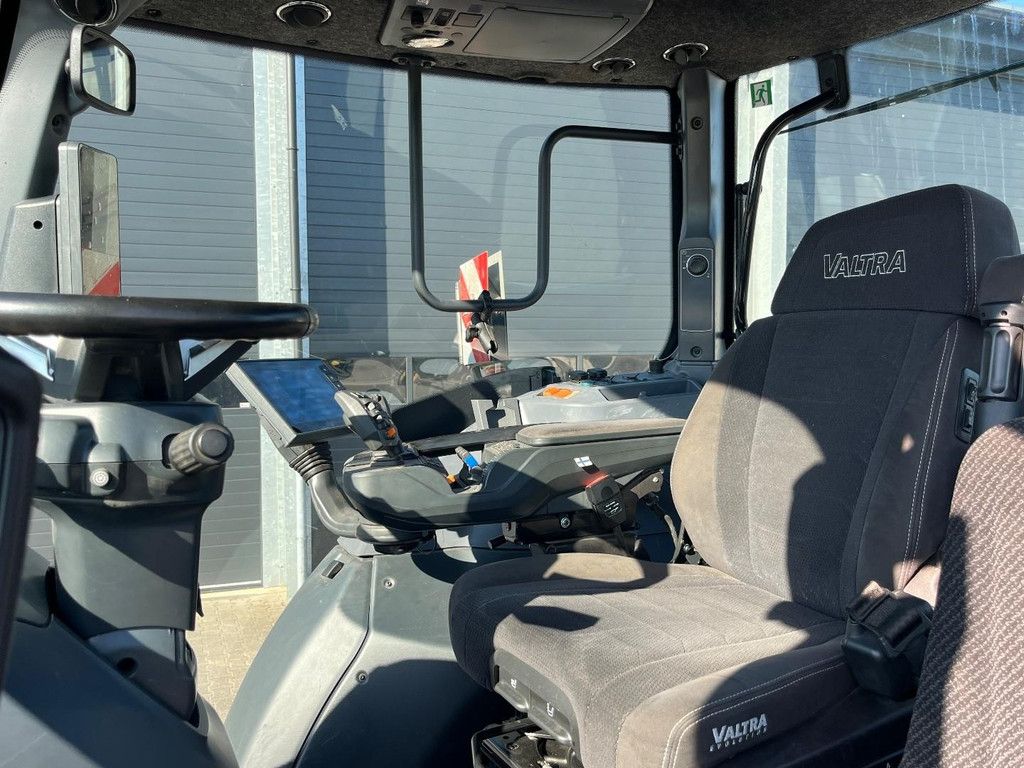 Valtra Q285 WG3238
