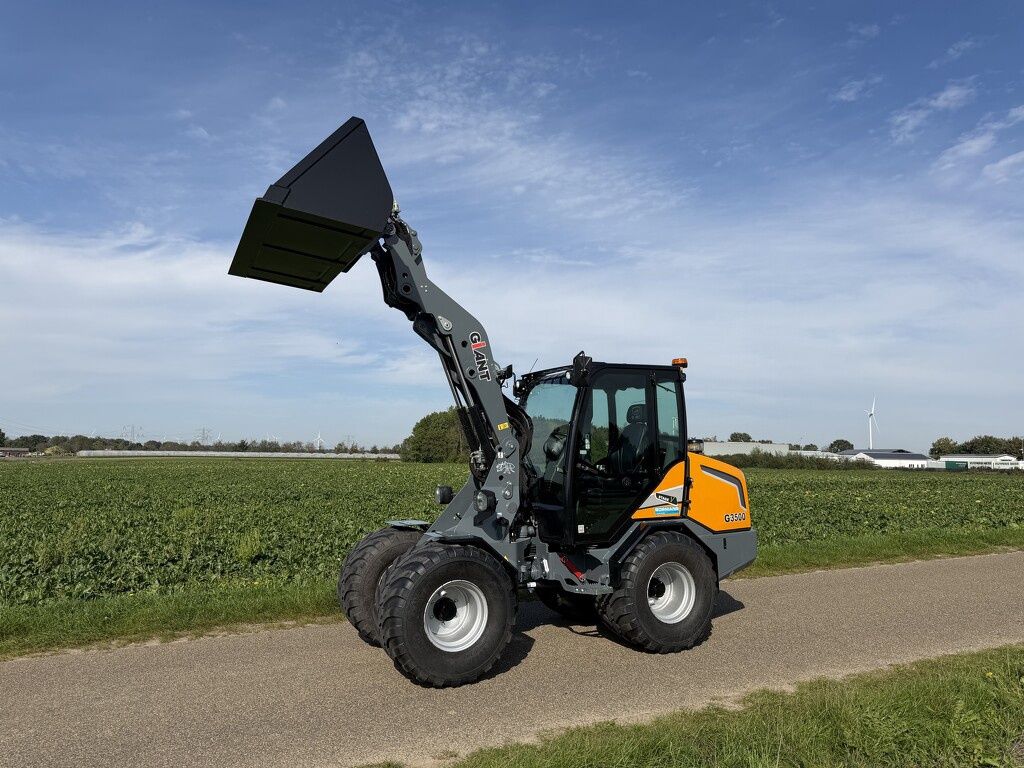 Giant G3500 shovel 2026 77 uur DEMO €899 LEASE