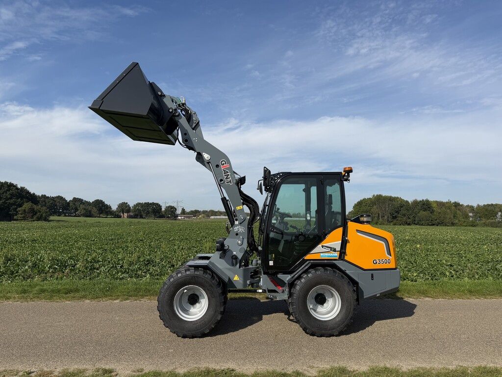 Giant G3500 shovel 2026 77 uur DEMO €899 LEASE