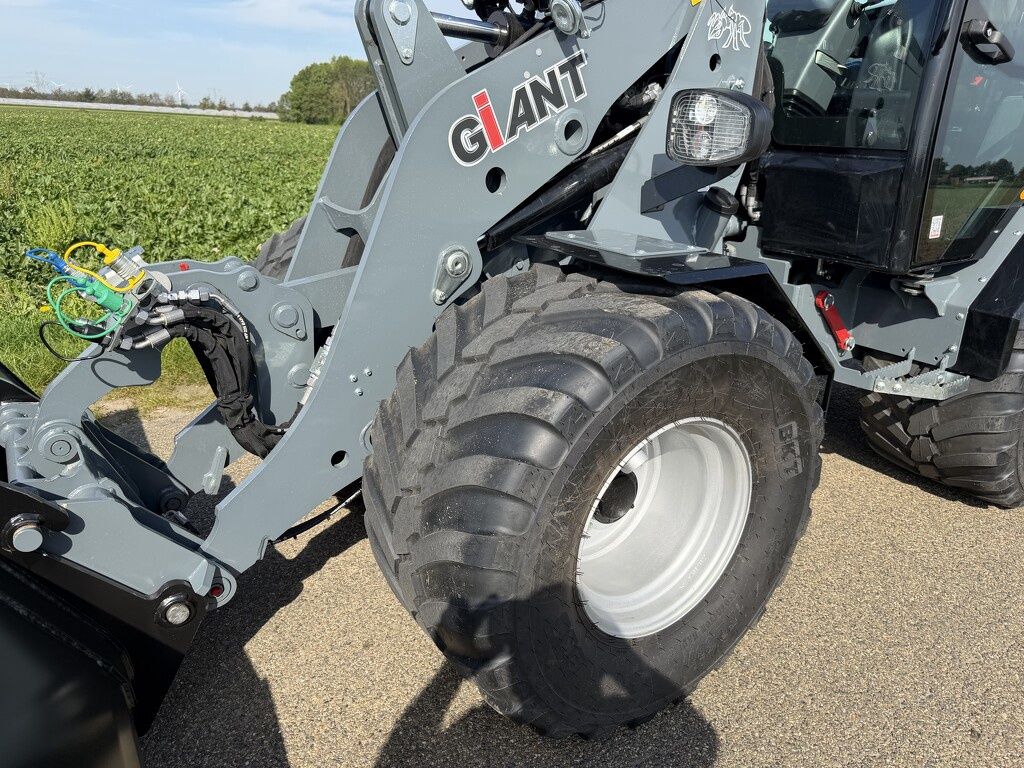 Giant G3500 shovel 2026 77 uur DEMO €899 LEASE