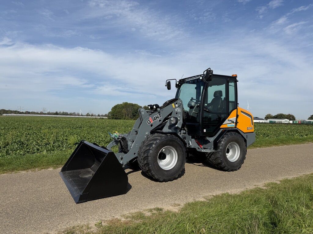 Giant G3500 shovel 2026 77 uur DEMO €899 LEASE