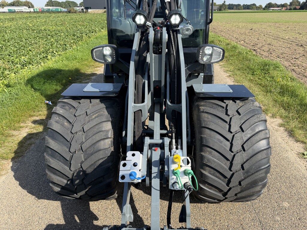 Giant G3500 shovel 2026 77 uur DEMO €899 LEASE