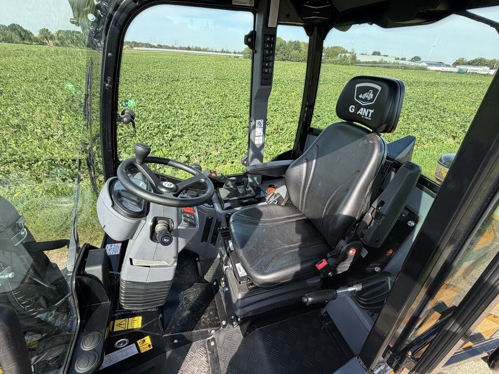 Giant G3500 shovel 2026 77 uur DEMO €899 LEASE