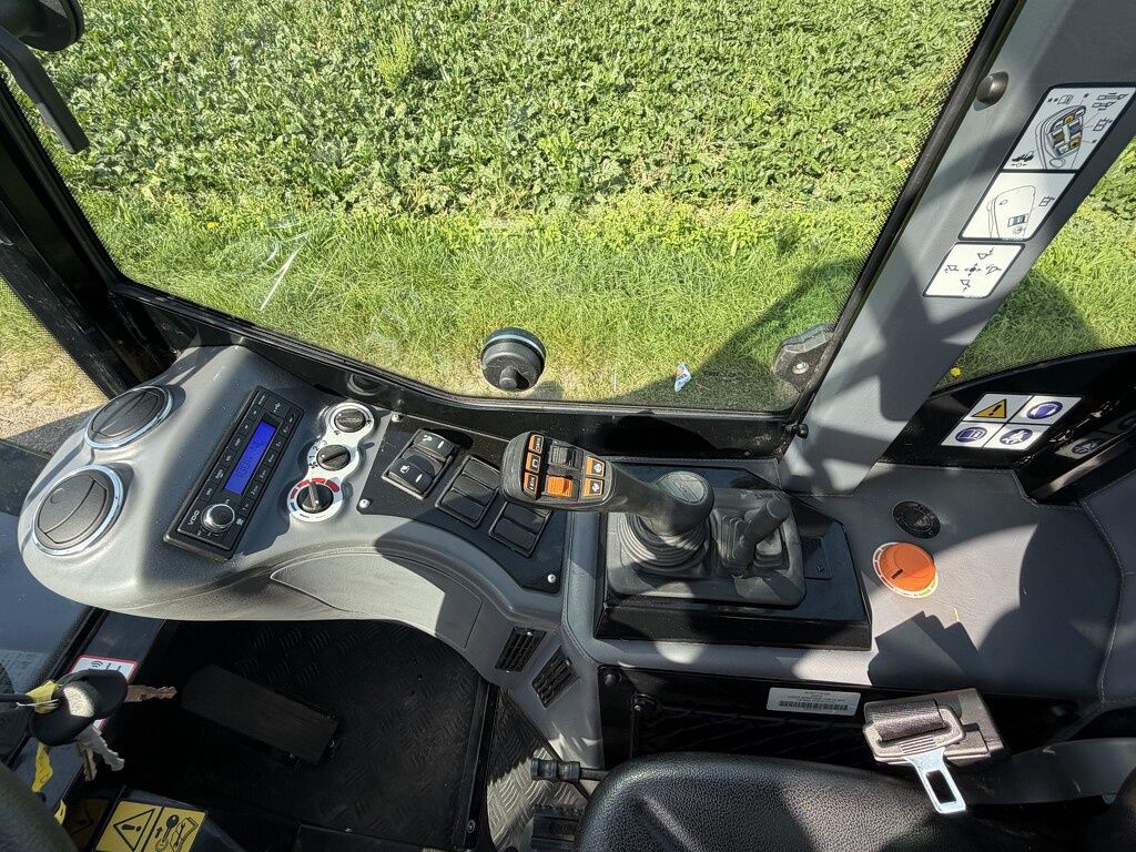 Giant G3500 shovel 2026 77 uur DEMO €899 LEASE