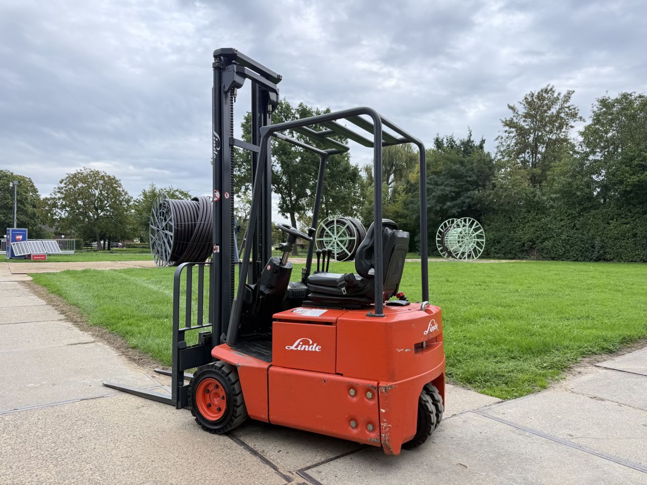 NIEUWSTAAT! Linde 1.2 tonner elektrische heftruck 1900uur!!