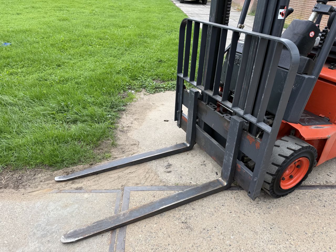 NIEUWSTAAT! Linde 1.2 tonner elektrische heftruck 1900uur!!