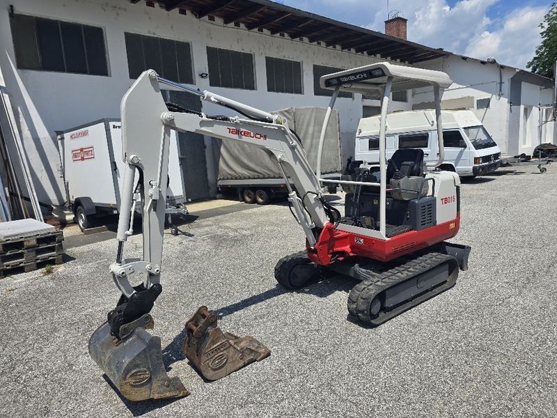 Takeuchi TB016
