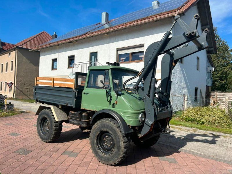 Mercedes-Benz Unimog 406 mit Schmidt Frontlader, feste Kabine