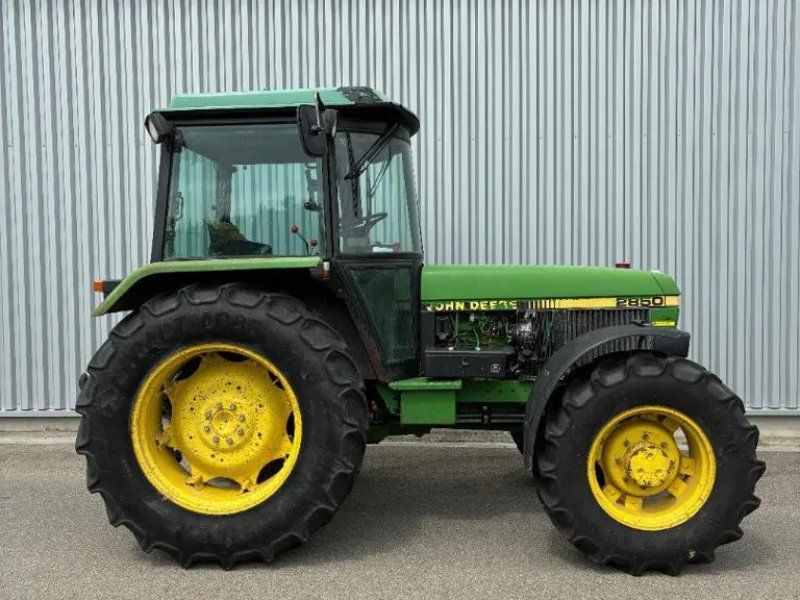 John Deere 2850