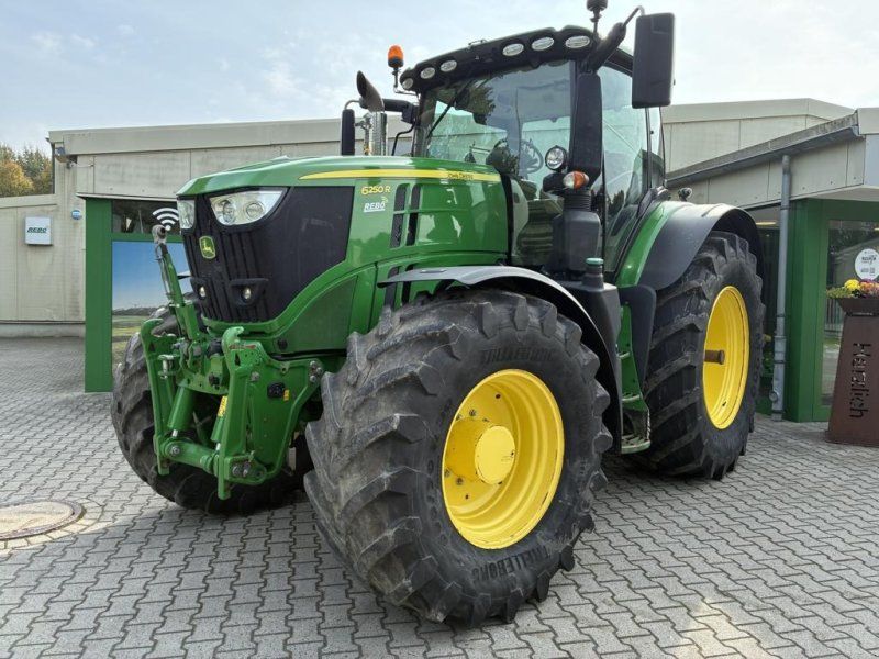 John Deere 6250R