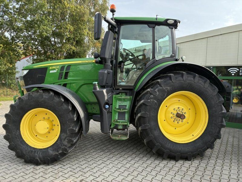 John Deere 6250R