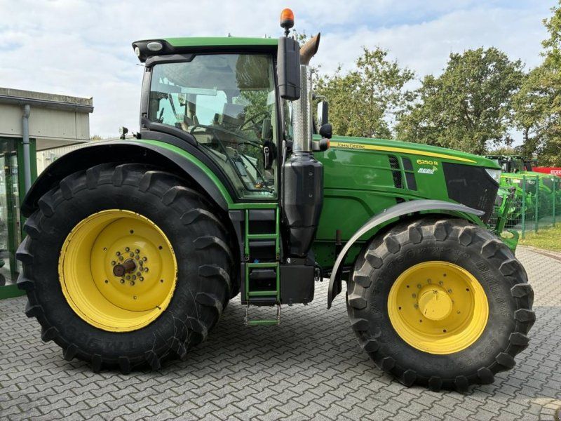 John Deere 6250R