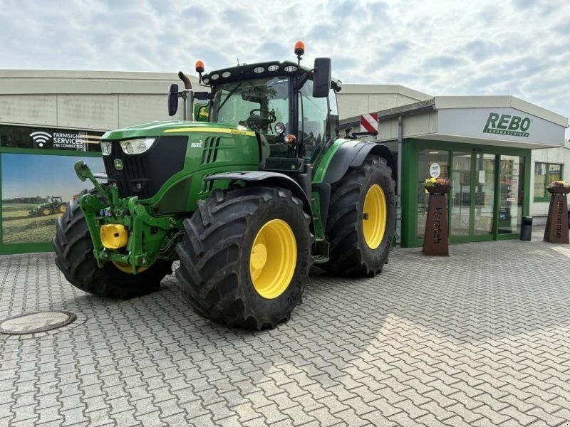 John Deere 6215R