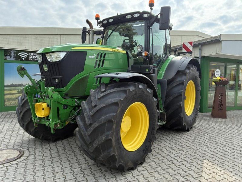 John Deere 6215R