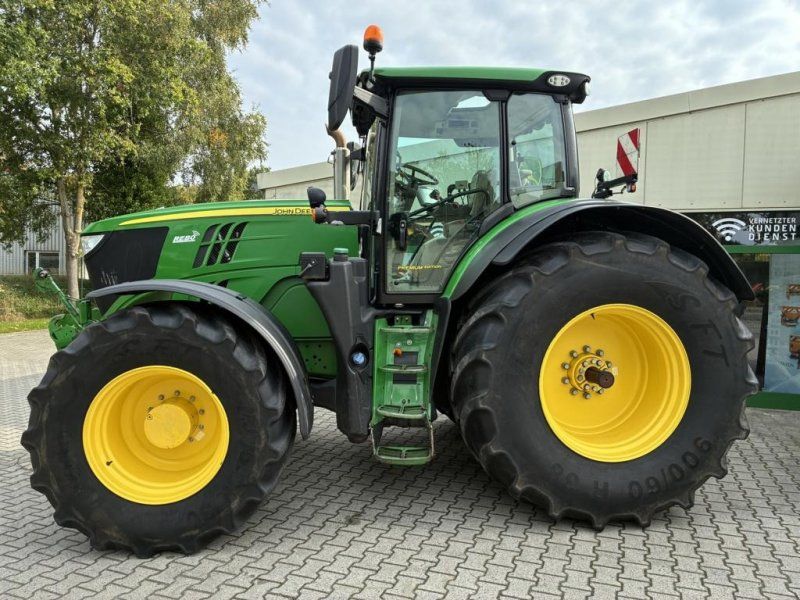 John Deere 6215R