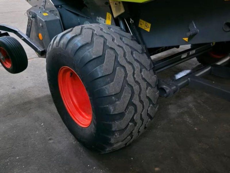 Claas Variant 380RC