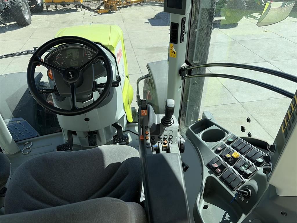 CLAAS Axion 830 CMATIC