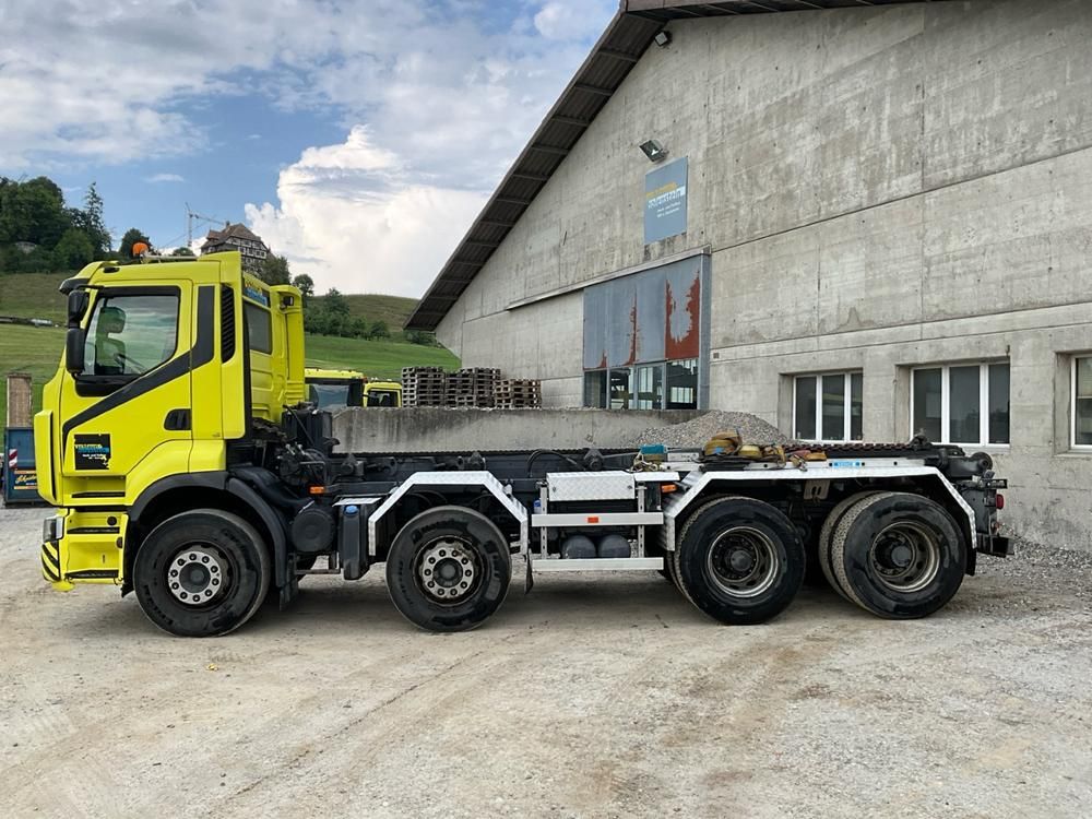 2009 Renault Lander 450 8x4 container truck