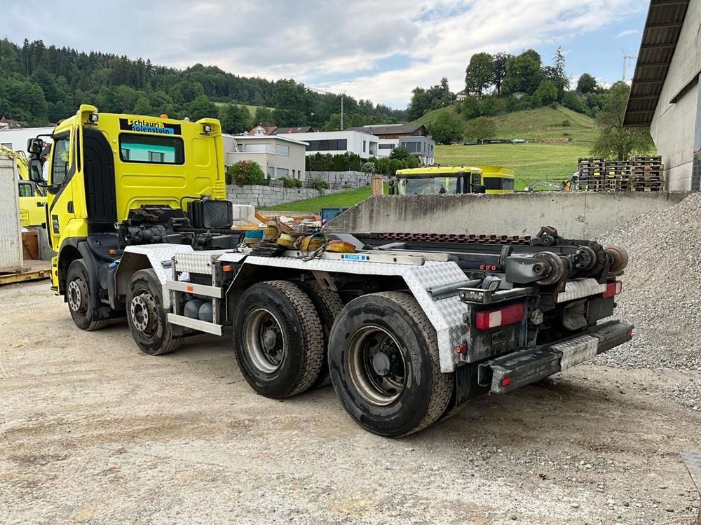 2009 Renault Lander 450 8x4 container truck